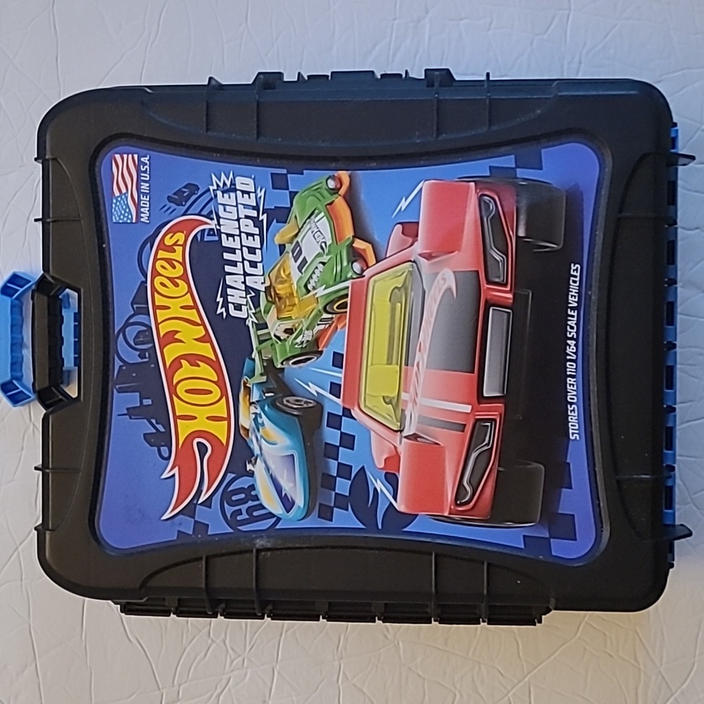 Hot Wheels Challenge Accepted Wheeled Storage Case (holds 110 vehicles)